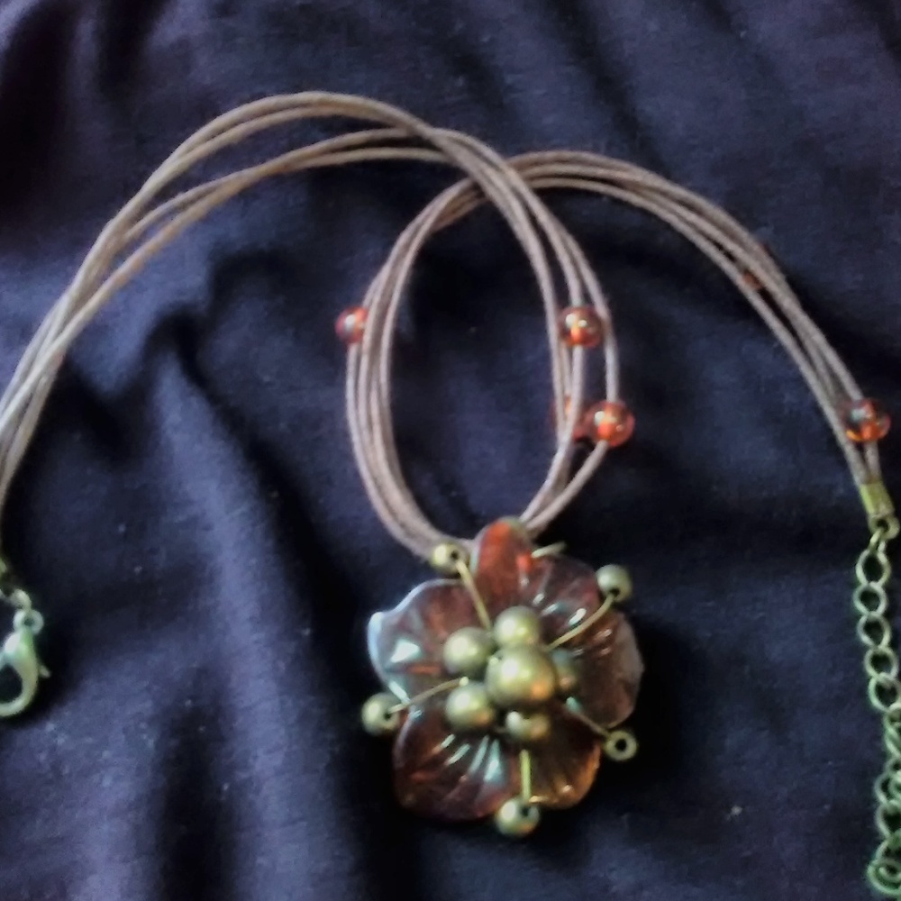flower motif, cord necklace bronze details